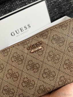 Peněženka Guess s monogramem - 11