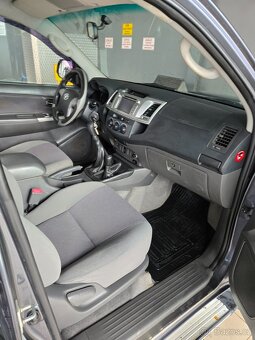HILUX - 11