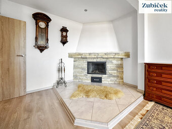 Pronájem výjimečného prostorného bytu 3+1 s krbem, Zlín - ul - 11