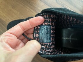 Kotníkové kožené černé boty na podpatku Tommy Hilfiger - 11