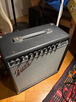 Fender Squier Stratocaster Classic Vibe + Fender Champion 40 - 11