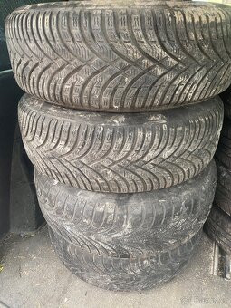 Zimní pneu 195/65 r15 Bf goodfich na discich Renault - 11