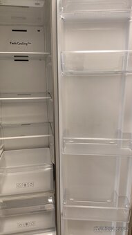 Lednice z mrazákem na díly - 11