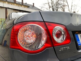 Volkswagen Jetta 1.6 FSi 85 kW, 2007, ČR, 2.maj 181000 km - 11