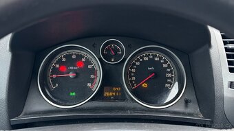 Opel Zafira 1.6 16V 77kW LPG 7MÍST nová STK - 11