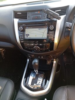 NISSAN Navara Tekna dCi DOUBLE CAB 4x4 Volant vpravo RV 2017 - 11