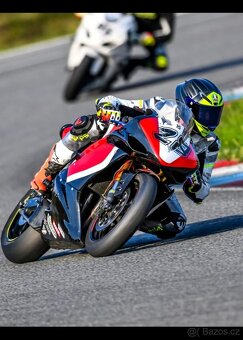 Yamaha R1 RN19 okruhovka - 11