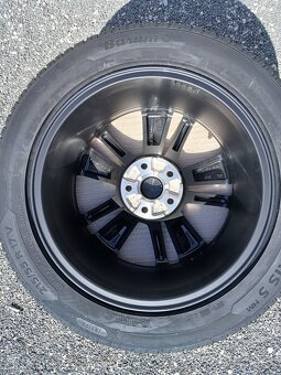 Pěkná nová letní orig alu Škoda Karoq 215/55/17 - 11