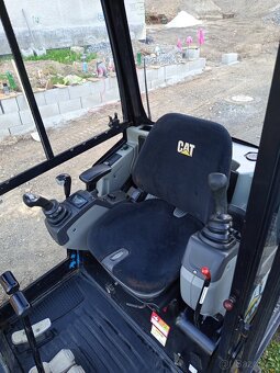 Prodám mini bagr CAT Caterpillar 302.2 D - 11