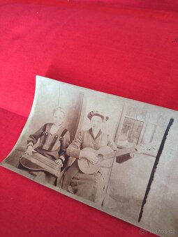 Citera s kufříkem a fotkou původní majitelky - 11