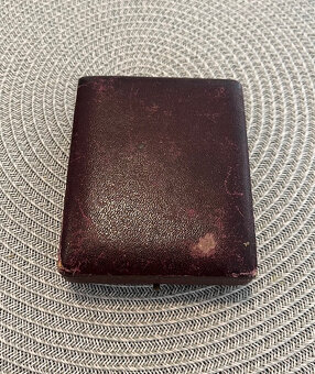 Náramek s českými granáty s krabičkou. - 11