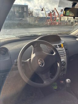 Toyota Yaris 1.3 Benzin - 11