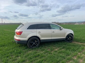 AUDI Q7 s vynikajícím motorem 4.2TDI panorama nova stk . Mot - 11
