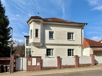 Nabízíme k pronájmu pěkný byt 3+1, ve vile, o ploše 67 m2. - 11
