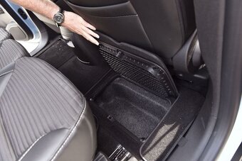 Prodám designový rodinný vůz Renault Scénic v plné výbavě - 11