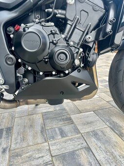 Honda 1000 hornet - 11