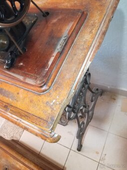 Pfaff šicí stroj - model K z roku 1900 - 11