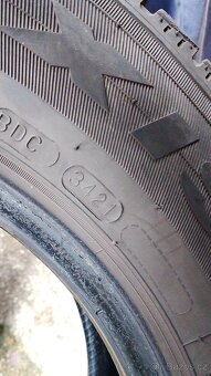 Prodám krásné zimní pneu  Maxxis 215/65 R16C - 11