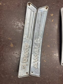 PRedám boční lišty nádrže s nápisom JAWA 350/634 - 11