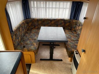 Hobby De luxe 450, 4 osoby, stan, pevná postel - 11