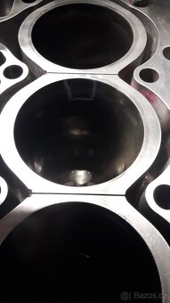 Volvo motor pětiválec D3,D4,D5 - odbor. opravený blok motoru - 11