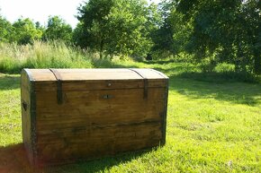 Stará dřevěná truhla - 11