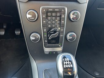 Volvo V40 D2 2.0, 2017, full LED, navi,ZÁRUKA - 11