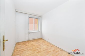 Prostorný byt 4+1, 84 m2, klidná ulice, výhledy do zeleně, K - 11