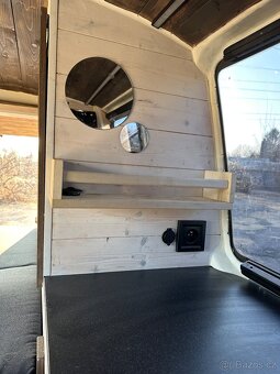 Přestavěný VW T5 připravný na nová dobrodružství - 11
