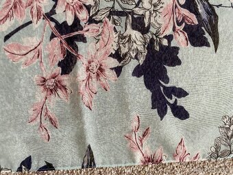 Nový dámský šátek Avon - orig. balení, vzor květiny - 11