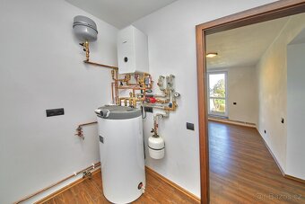 Prostorný a slunný byt 3+1 po rekonstrukci v klidné části ob - 11