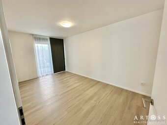 Prodej bytu 3+kk s velkou předzahrádkou, parkovacím stáním,  - 11