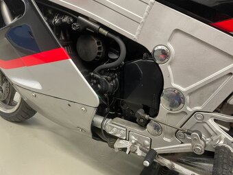 Kawasaki ZX10 - 11