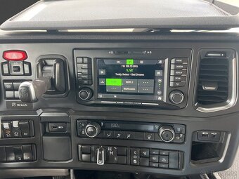 Scania R 520 8x4 třístranný sklápěč MEILLER - 11