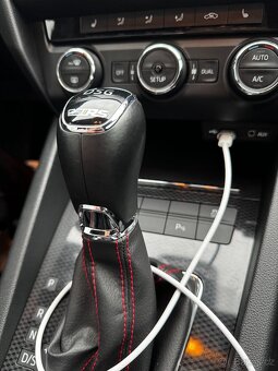 ŠKODA OCTAVIA 3 RS COMBI 2.0TSI 162kw DSG - 11