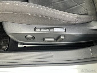 Volkswagen Golf 2.0TDI 110kW DSG STYLE MATRIX - 11