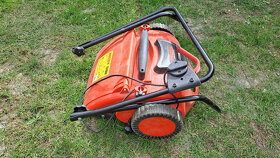 Vertikutátor, Provzdušňovač trávníku HECHT - 11