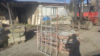 Stará železná okna, 50 ks-100x170cm, fabrické okno - 11