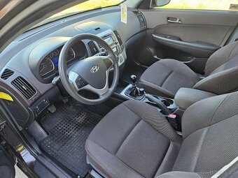 Hyundai i30 1.6i CW 130 km najeto - 11