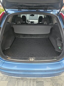 Volvo XC60 2,0 D4 140 kw - 11