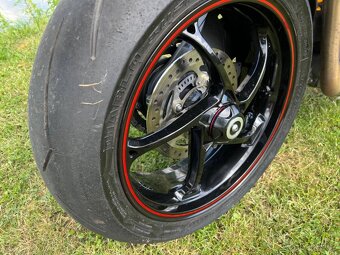 Triumph Speed Triple RS - 11