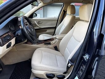 BMW E90 320i 110kW Xenony ALU R17 Tempomat El. tažné - 11