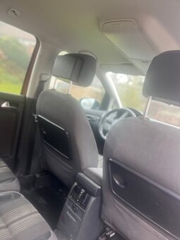 Volkswagen Touran 7 míst - 11