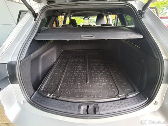 Toyota Corolla TS 2.0 HEV e-CVT Style - 11