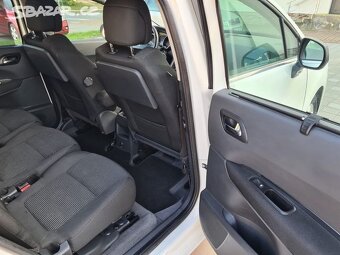 Peugeot 5008 2.0 HDi 110 kW - 11