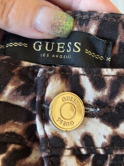Kalhoty zvířecí vzor GUESS  velikost M - 11