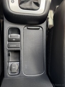 Volkswagen Sharan Highline DSG 7 míst Intg.sed Tažné Webasto - 11