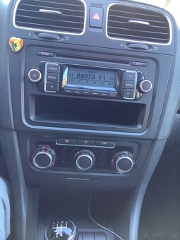 Volkswagen Golf 1.6 mpi 75 kw bez koroze doložené km - 11