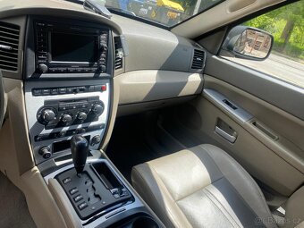 Jeep Grand Cherokee - 11