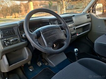 VW Transporter 2.5 TDi 5.míst - 11
